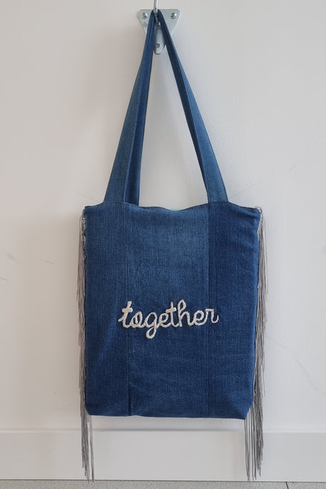 Tote together