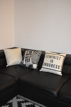 Cargar imagen en el visor de la galería, Cojín feminist in progress